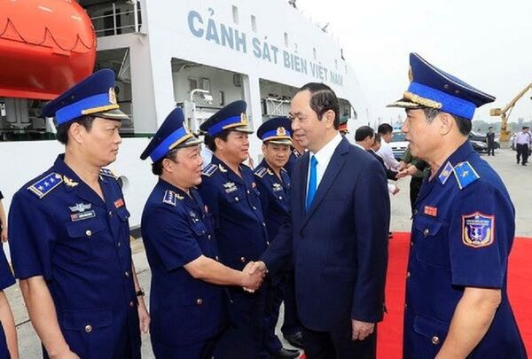 Chủ tịch nước Trần Đại Quang với cán bộ, chiến sỹ Bộ Tư lệnh Vùng Cảnh sát biển 3. Chủ tịch nước Trần Đại Quang với cán bộ, chiến sỹ Bộ Tư lệnh Vùng Cảnh sát biển 3. - Sputnik Việt Nam
