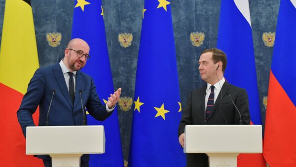 Thủ tướng Bỉ Charles Michel  đàm phán với Thủ tướng Nga Dmitry Medvedev. - Sputnik Việt Nam