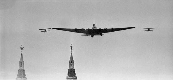 Máy bay tuyên truyền cổ động ANT-20 Maxim Gorky Máy bay tuyên truyền cổ động ANT-20 Maxim Gorky - Sputnik Việt Nam