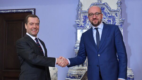 Người đứng đầu Chính phủ Nga Dmitry Medvedev với Thủ tướng Bỉ Charles Michel - Sputnik Việt Nam