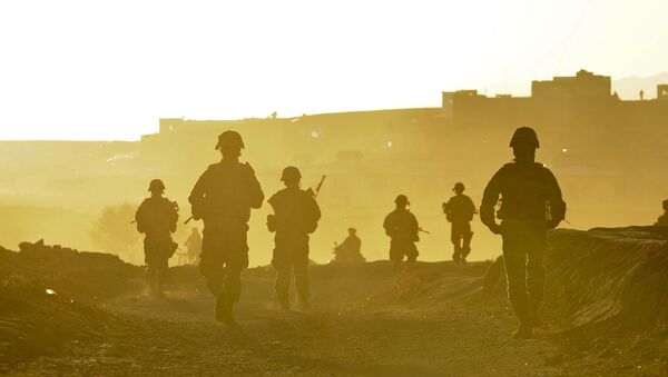 Американские военнослужащие возвращаются на базу после патрулирования территории возле города Калат, Афганистан - Sputnik Việt Nam