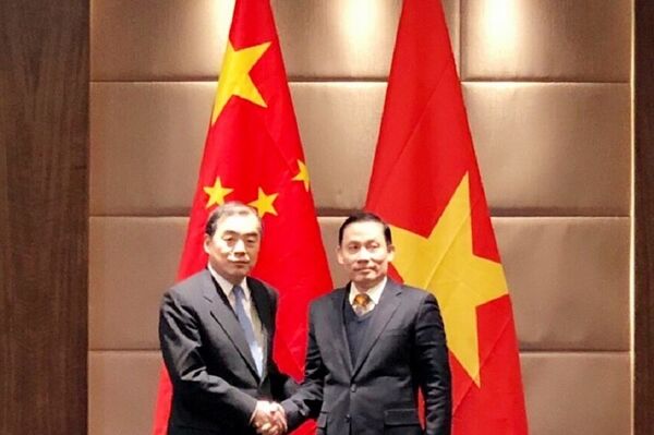 Đồng chí Lê Hoài Trung - Ủy viên Trung ương Đảng, Thứ trưởng Bộ Ngoại giao và đồng chí Khổng Huyễn Hựu - Thứ trưởng Bộ Ngoại giao Trung Quốc Đồng chí Lê Hoài Trung - Ủy viên Trung ương Đảng, Thứ trưởng Bộ Ngoại giao và đồng chí Khổng Huyễn Hựu - Thứ trưởng Bộ Ngoại giao Trung Quốc - Sputnik Việt Nam