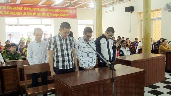 Các bị cáo tại phiên tòa - Sputnik Việt Nam