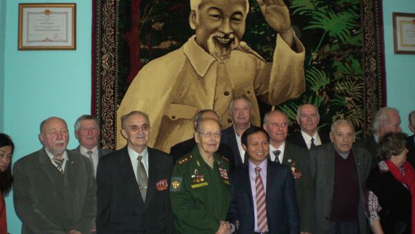 Tân Đại sứ Việt Nam tại Nga Ngô Đức Mạnh khi tiếp đại diện các tổ chức xã hội Nga có mối liên hệ hiệp lực mật thiết nhất với Việt Nam - Sputnik Việt Nam