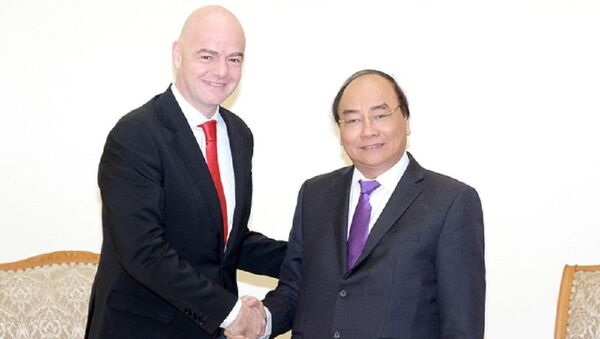 Thủ tướng Nguyễn Xuân Phúc và Chủ tịch FIFA Gianni Infantino - Sputnik Việt Nam