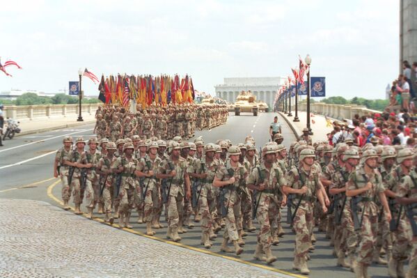 Cuộc diễu hành quân sự nhân sự kiện kết thúc chiến dịch quân sự tại Vịnh Ba Tư ở Washington, Hoa Kỳ, ngày 8 tháng 6 năm 1991 - Sputnik Việt Nam