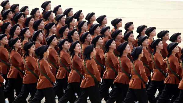 Nữ quân nhân quân đội Việt Nam trong cuộc diễu hành tại Hà Nội - Sputnik Việt Nam