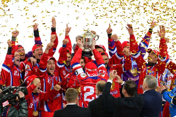 Vận động viên đội tuyển quốc gia Nga, những người đã giành vị trí đầu tiên trong giải Vô địch Hockey Thế giới, tại lễ trao giải thưởng - Sputnik Việt Nam
