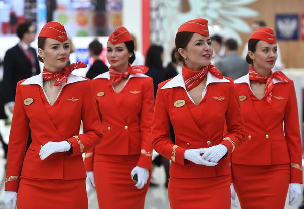 Các chiêu đãi viên hàng không hãng Aeroflot tại Diễn đàn đầu tư của Nga ở Sochi - Sputnik Việt Nam