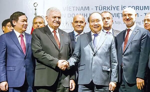 Thủ tướng Nguyễn Xuân Phúc và Thủ tướng Thổ Nhĩ Kỳ Binali Yildirim tại Diễn đàn doanh nghiệp Việt Nam-Thổ Nhĩ Kỳ Thủ tướng Nguyễn Xuân Phúc và Thủ tướng Thổ Nhĩ Kỳ Binali Yildirim tại Diễn đàn doanh nghiệp Việt Nam-Thổ Nhĩ Kỳ - Sputnik Việt Nam