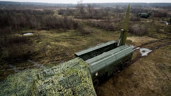 Hệ thống tên lửa hành trình chiến thuật (OTRK) Iskander-M trong cuộc luyện tập tấn công tên lửa ở khu vực Krasnodar - Sputnik Việt Nam