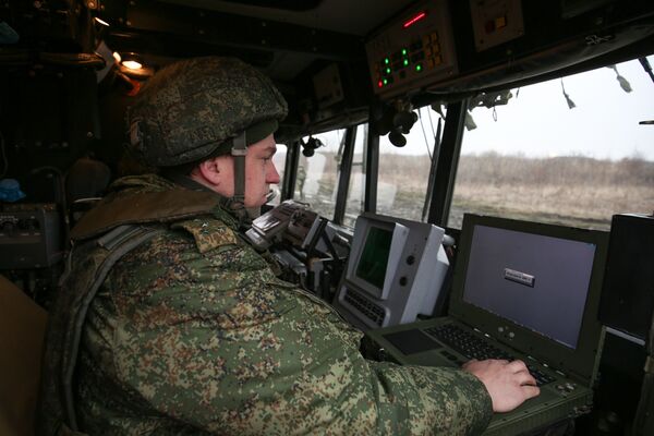 Người quân nhân trong cuộc luyện tập với hệ thống tên lửa chiến thuật Iskander-M trong khu vực Krasnodar - Sputnik Việt Nam