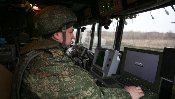 Người quân nhân trong cuộc luyện tập với hệ thống tên lửa chiến thuật Iskander-M trong khu vực Krasnodar - Sputnik Việt Nam