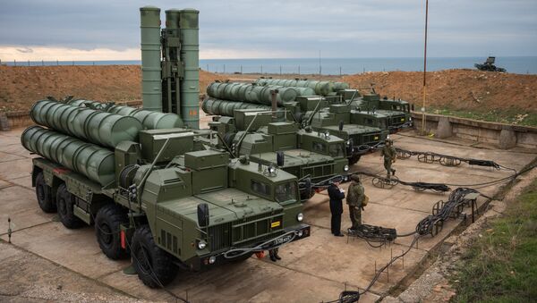 Зенитный ракетный комплекс С-400 Триумф полка противовоздушной обороны в Крыму - Sputnik Việt Nam
