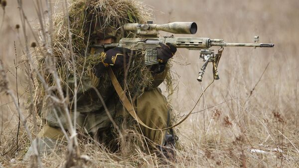 Lính bắn tỉa vào vị trí trong cuộc tập trận của Lữ đoàn Đặc biệt Quân khu miền Nam thuộc vùng Krasnodar - Sputnik Việt Nam