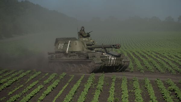 Quân nhân Ukraine trên xe tăng tại tỉnh Donetsk - Sputnik Việt Nam