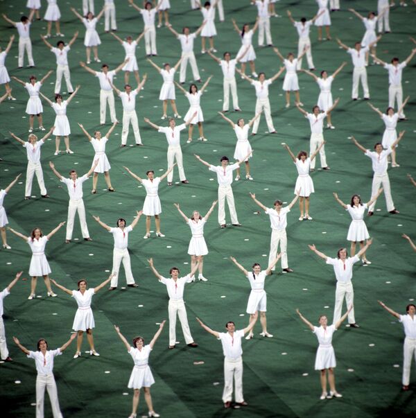 Các thành viên dự lễ khai mạc Thế vận hội Olympic XXII ở Matxcơva - Sputnik Việt Nam