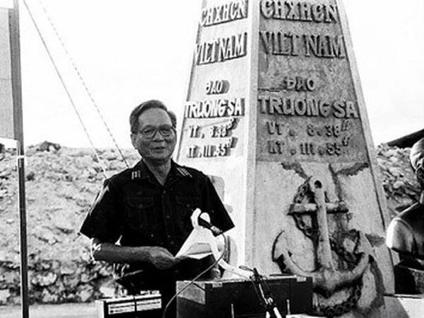 Đại tướng Lê Đức Anh ở quần đảo Trường Sa năm 1988 ( Đại tướng Lê Đức Anh ở quần đảo Trường Sa năm 1988 ( - Sputnik Việt Nam