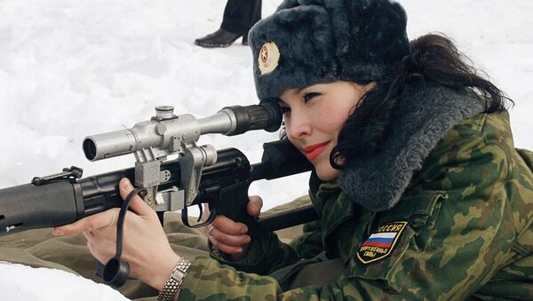 Một phụ nữ tại quân đội Nga - Sputnik Việt Nam