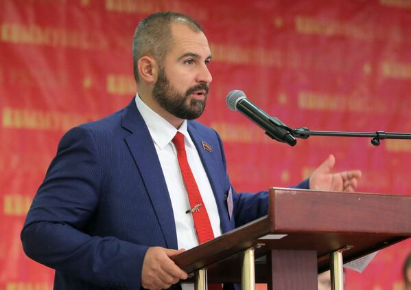 Ông Maxim Suraykin phát biểu tại Đại hội đảng “Những người Cộng sản Nga” - Sputnik Việt Nam