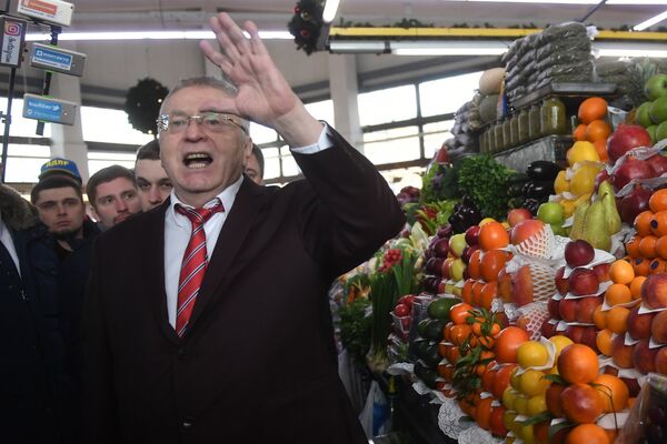 Ông Vladimir Zhirinovsky tại khu chợ Dorogomilovsky ở Matxcơva. - Sputnik Việt Nam
