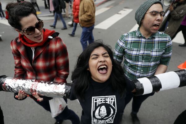Những người biểu tình chặn ngã tư đường phố ở San Francisco - Sputnik Việt Nam