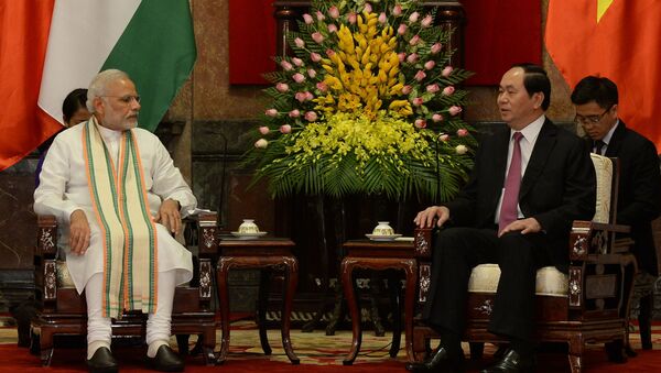 Thủ tướng Ấn Độ Narendra Modi và Chủ tịch nước Việt Nam Trần Đại Quang tại một cuộc họp tại Hà Nội, năm 2016 - Sputnik Việt Nam
