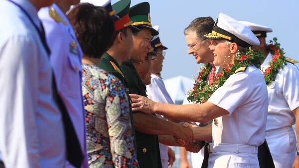 Đại sứ Mỹ tại Việt Nam, Phó đô đốc Sawyer, Chuẩn đô đốc Fuller được chào đón tại cảng Tiên Sa ở Đà Nẵng - Sputnik Việt Nam