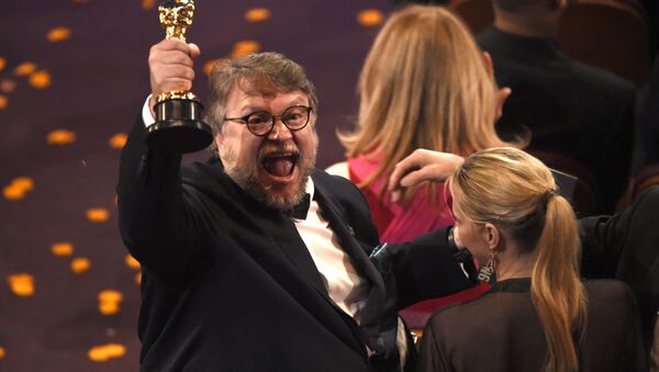 Đạo diễn người Mexico Guillermo del Toro với Giải Oscar - Sputnik Việt Nam