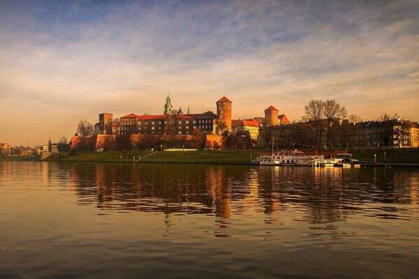 Thành phố Krakow trên sông Vistula (Wisla) ở Ba Lan - Sputnik Việt Nam