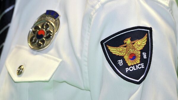 A logo of South Korean National Police Agency is seen on an arm of a policeman during a ceremony at a gymnasium in Seoul on February 15, 2012 - Sputnik Việt Nam