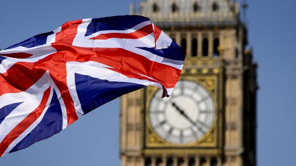 Британский флаг на фоне Биг-Бена в Лондоне // AFP / Fabrice Coffrini - Sputnik Việt Nam