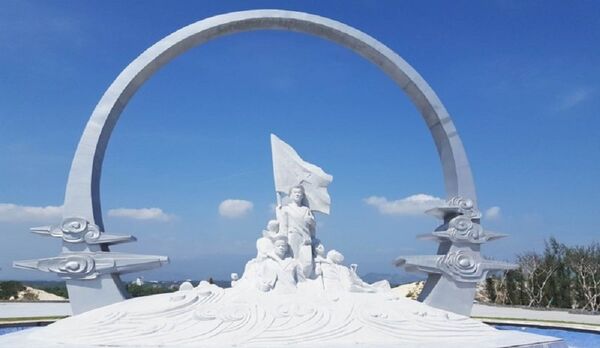 Cụm tượng đài mang biểu tượng vòng tròn bất tử - trái tim của Khu tưởng niệm chiến sĩ Gạc Ma. Cụm tượng đài mang biểu tượng vòng tròn bất tử - trái tim của Khu tưởng niệm chiến sĩ Gạc Ma. - Sputnik Việt Nam