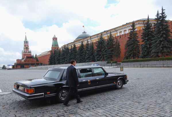 ZIL-41047. Đến nay loại xe này vẫn được Điện Kremlin sử dụng để phục vụ các vị khách nước ngoài. - Sputnik Việt Nam