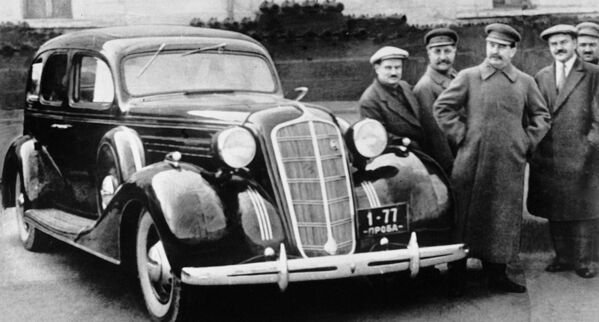ZIS-101 là xe hơi bảy chỗ đầu tiên được Liên Xô sản xuất tại nhà máy ô tô mang tên Stalin (Moskva) từ tháng Giêng năm 1937 đến tháng 6 năm 1941. - Sputnik Việt Nam
