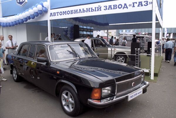 GAZ-3102 (Volga) là loại xe sedan 5 chỗ được sản xuất hàng loạt và nhiều lần cải tiến trong 27 năm, từ 1981-2008. - Sputnik Việt Nam