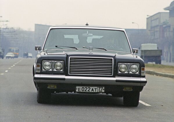 ZIL-4104 là mẫu cải tiến của ZIL-114. Limousine này được sản xuất trong giai đoạn 1978-1983. - Sputnik Việt Nam