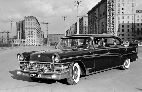 ZIL-111 là xe hơi cao cấp được sản xuất tại nhà máy ô tô ZIL Moskva những năm 1958-1967. - Sputnik Việt Nam