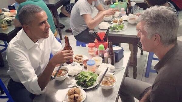 Ông Obama và đầu bếp Anthony ăn bún chả - Sputnik Việt Nam