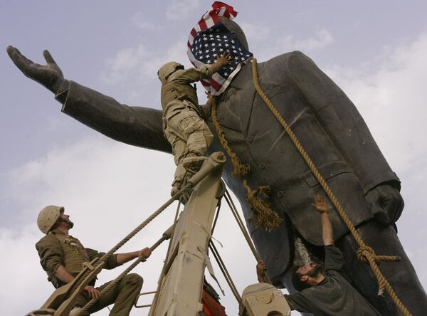 Phá dỡ bức tượng Saddam Hussein ở Baghdad, Iraq Phá dỡ bức tượng Saddam Hussein ở Baghdad, Iraq - Sputnik Việt Nam