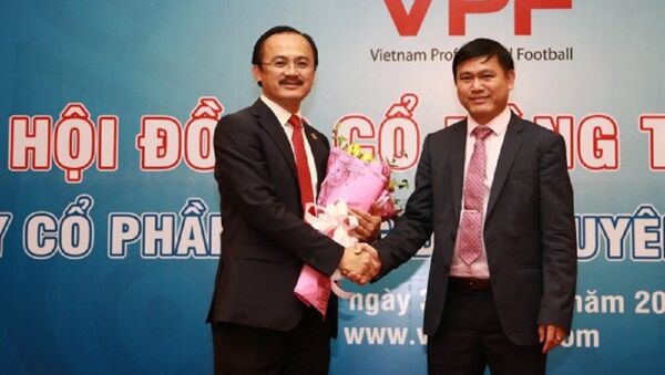 Bầu Tú (phải) làm phó Chủ tịch VFF thì bầu Đức bỏ bóng đá. - Sputnik Việt Nam