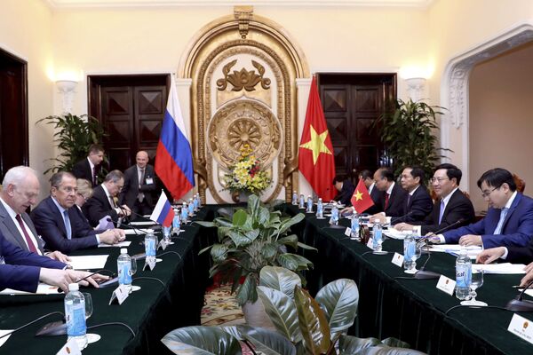 Ngoại trưởng Nga Sergei Lavrov gặp đồng nghiệp Việt Nam Phạm Bình Minh tại Hà Nội Ngoại trưởng Nga Sergei Lavrov gặp đồng nghiệp Việt Nam Phạm Bình Minh tại Hà Nội - Sputnik Việt Nam