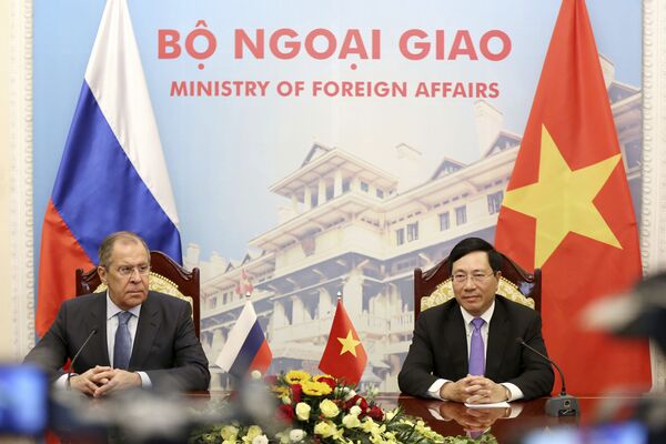 Ngoại trưởng Nga Sergei Lavrov và Bộ trưởng Ngoại giao Việt Nam Phạm Bình Minh trong cuộc họp tại Hà Nội - Sputnik Việt Nam