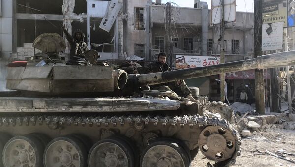 Thiết giáp của quân đội Syria trong điểm dân sinh mới được giải phóng Kaft-Batn ở Đông Ghouta - Sputnik Việt Nam