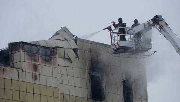 đám cháy tại trung tâm mua sắm Zimnaya Vishnya tại Kemerovo - Sputnik Việt Nam