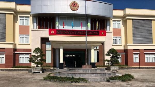 Quảng Ngãi: Phó Chủ tịch UBND huyện tát nhân viên bị kỷ luật cảnh cáo - Sputnik Việt Nam