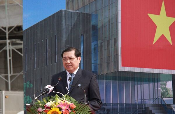 Ông Huỳnh Đức Thơ, chủ tịch UBND TP Đà Nẵng nói tại buổi lễ khánh thành rằng: Ngoài biển khơi xa kia huyện Hoàng Sa đang bị ngoại bang chiếm đóng trái phép Ông Huỳnh Đức Thơ, chủ tịch UBND TP Đà Nẵng nói tại buổi lễ khánh thành rằng: Ngoài biển khơi xa kia huyện Hoàng Sa đang bị ngoại bang chiếm đóng trái phép - Sputnik Việt Nam