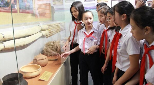 Buổi lễ khánh thành đặc biệt và giàu ý nghĩa này đã thu hút đông đảo học sinh tham quan Buổi lễ khánh thành đặc biệt và giàu ý nghĩa này đã thu hút đông đảo học sinh tham quan - Sputnik Việt Nam