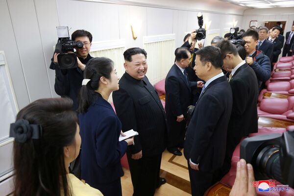 Lãnh đạo CHDCND Triều Tiên Kim Jong Un trong chuyến thăm Trung Quốc - Sputnik Việt Nam