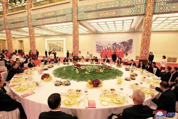 Tiệc chiêu đãi chào mừng lãnh đạo CHDCND Triều Tiên Kim Jong Un tại Trung Quốc - Sputnik Việt Nam